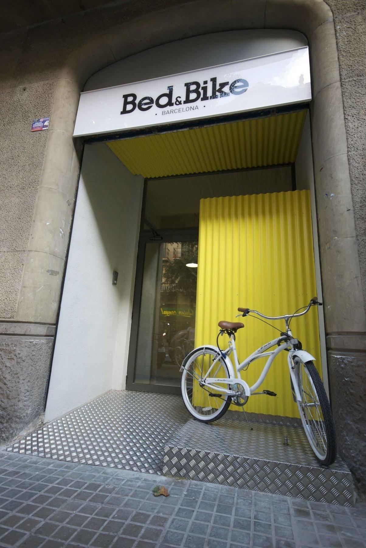 Bed And Bike Barcelona Albergue Exterior foto