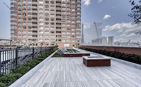 Global Luxury Suites At Newport Jersey City Exterior photo