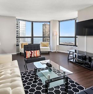 Luxury Downtown Chicago Suites Exterior photo
