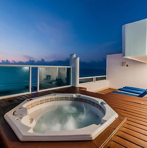 Rooftop Private Jacuzzi In Beach Front Penthouse Cancún Exterior photo