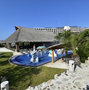 Coral Blue Hotels & Resorts Santa Cruz - Huatulco Exterior photo
