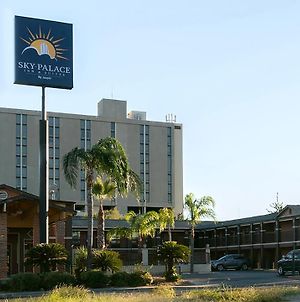 Sky-Palace Inn&Suites Laredo Exterior photo