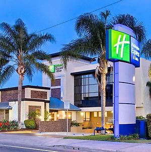 Holiday Inn Express Costa Mesa, An Ihg Hotel Exterior photo