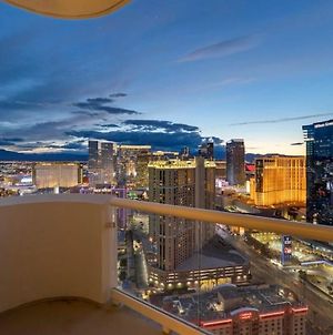 Balcony Full Strip View Suite Mgm Signature Free Valet Las Vegas Exterior photo