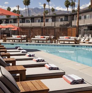 V Palm Springs Hotel Exterior photo