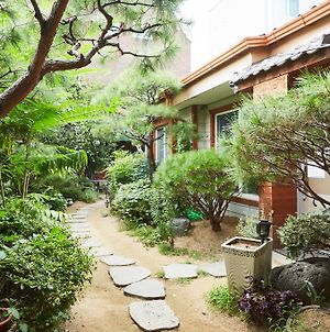 Haha Guesthouse Itaewon Seúl Exterior photo