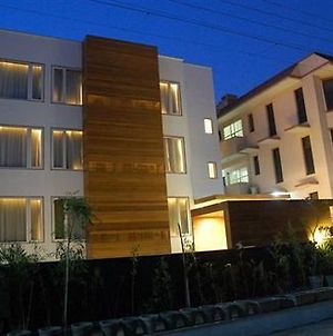 Red Earth Hotel Gurgaon Exterior photo