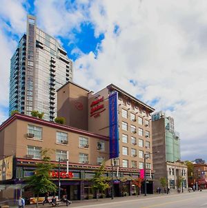 Howard Johnson By Wyndham Vancouver Downtown Exterior photo