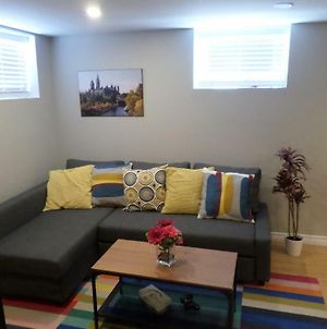 Fantastic And Modern Downtown 1-Bed Basement Apt., Parking Wi-Fi And Netflix Included Apartamento Otawa Exterior photo